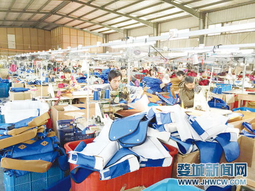 白龍橋鎮(zhèn)開(kāi)展箱包來(lái)料加工 大比武