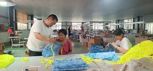 許昌鄢陵 '箱'約左岸 '包'攬振興，箱包加工引領鄉村產業振興